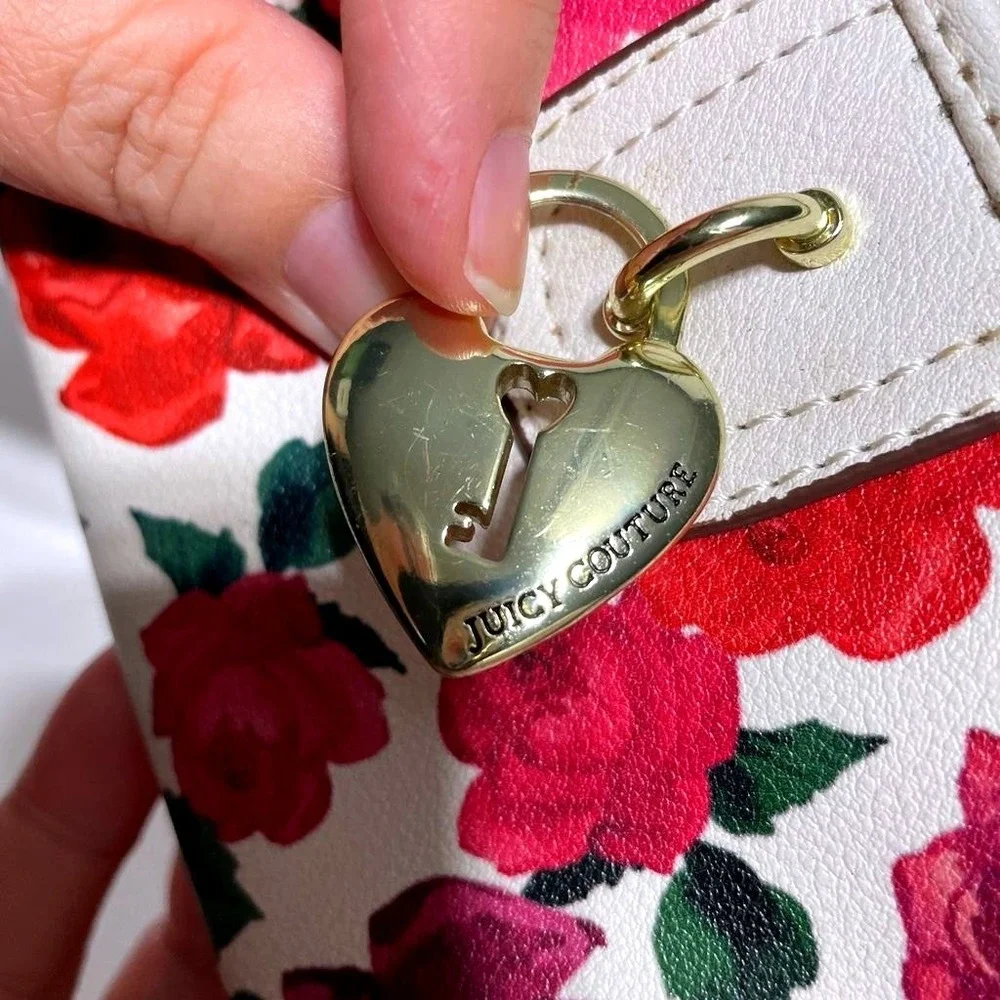 Y2K Juicy Couture‎ Floral Rose Heart Lock Zip Around Small Wallet White Red Pink